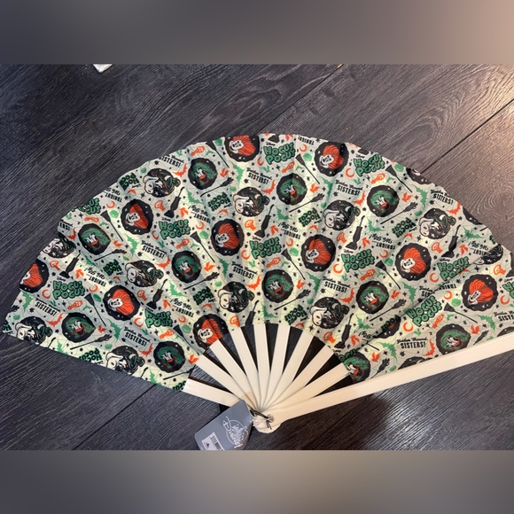 Exclusive Disney Parks Hocus Pocus Fan 25" Daisy, Clara Belle, Minnie - Picture 3 of 3